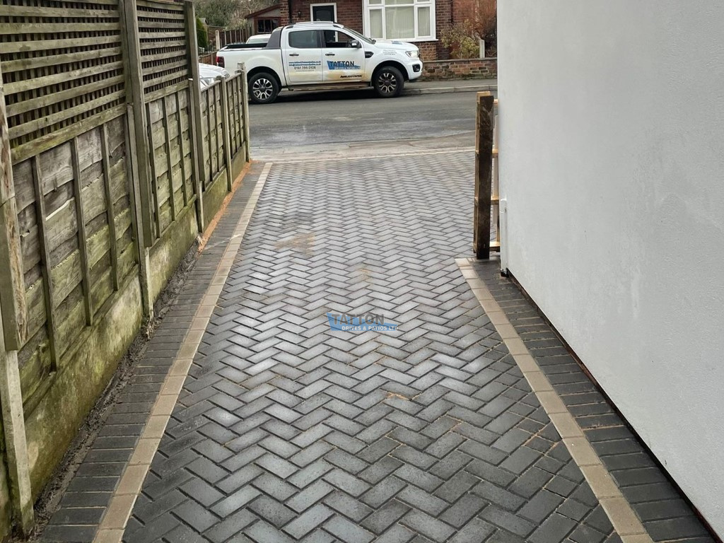 Charcoal Paved Driveway with Natural Grey Pattern and Pinstripe in Stockport