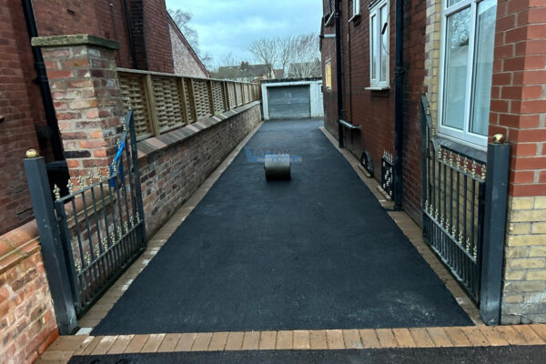 Tarmac Driveway with Buff and Charcoal Patterned Borderline in Stockport 5 1.jpeg